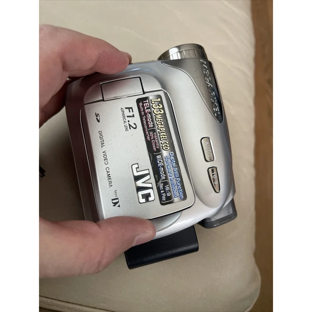 JVC GR-D250U Mini DV Camcorder WITH CHARGER ,c1 , (not Working) Code 6